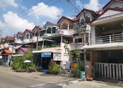 78 Sqm., 3 Beds, 2 Baths Townhouse listed for ฿ 1,235,000.