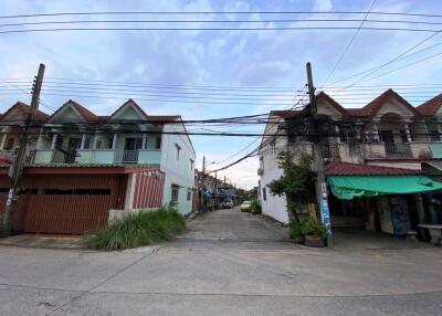 68 Sqm., 2 Beds, 2 Baths Townhouse listed for ฿ 1,235,000.