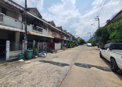 80 Sqm., 3 Beds, 2 Baths Townhouse listed for ฿ 1,235,000.