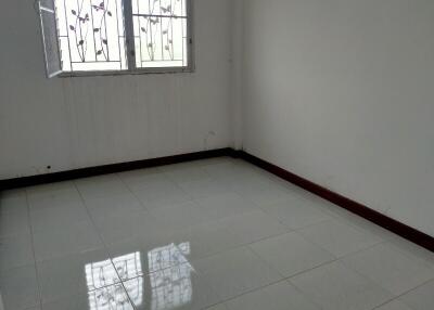 83 Sqm., 3 Beds, 2 Baths Townhouse listed for ฿ 1,000,000.