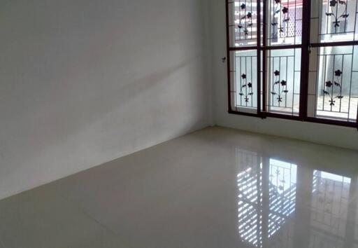96 Sqm., 2 Beds, 1 Bath Townhouse listed for ฿ 1,320,000.