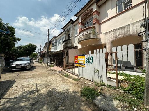 112 Sqm., 3 Beds, 3 Baths Townhouse listed for ฿ 1,313,000.