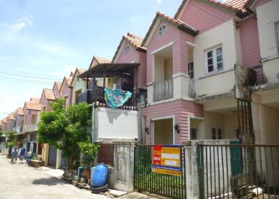80 Sqm., 2 Beds, 2 Baths Townhouse listed for ฿ 1,308,000.