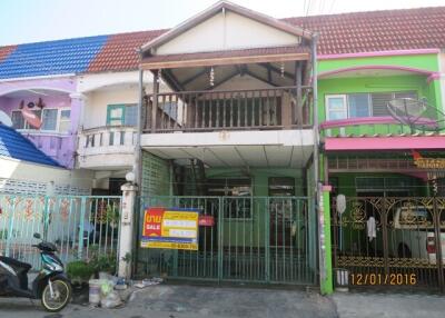 76 Sqm., 2 Beds, 2 Baths Townhouse listed for ฿ 990,000.