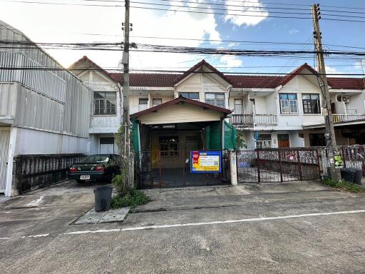 76 Sqm., 2 Beds, 1 Bath Townhouse listed for ฿ 1,140,000.