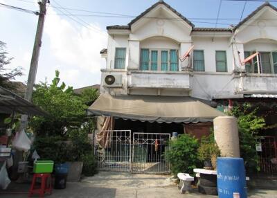 96 Sqm., 2 Beds, 1 Bath Townhouse listed for ฿ 1,140,000.