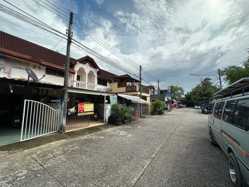 90 Sqm., 2 Beds, 1 Bath Townhouse listed for ฿ 1,140,000.