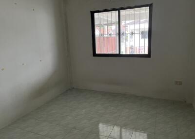 96 Sqm., 2 Beds, 1 Bath Townhouse listed for ฿ 1,140,000.