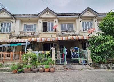 72 Sqm., 3 Beds, 2 Baths Townhouse listed for ฿ 1,260,000.