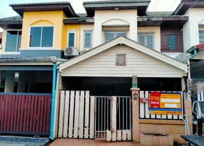 80 Sqm., 3 Beds, 2 Baths Townhouse listed for ฿ 1,140,000.