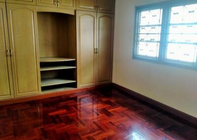 75 Sqm., 3 Beds, 2 Baths Townhouse listed for ฿ 1,260,000.