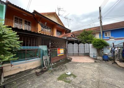 72 Sqm., 3 Beds, 2 Baths Townhouse listed for ฿ 1,140,000.