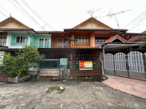 72 Sqm., 3 Beds, 2 Baths Townhouse listed for ฿ 1,140,000.