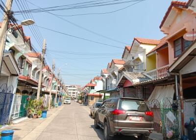 64 Sqm., 2 Beds, 2 Baths Townhouse listed for ฿ 1,260,000.