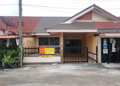 96 Sqm., 2 Beds, 1 Bath Townhouse listed for ฿ 1,160,000.