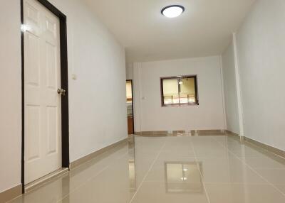 96 Sqm., 2 Beds, 1 Bath Townhouse listed for ฿ 1,160,000.