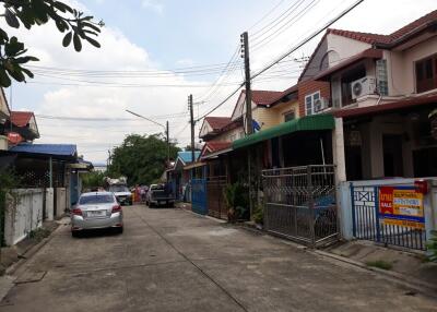 90 Sqm., 1 Bed, 1 Bath Townhouse listed for ฿ 910,000.