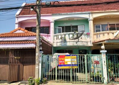 80 Sqm., 1 Bed, 1 Bath Townhouse listed for ฿ 950,000.