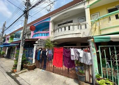 68 Sqm., 1 Bed, 1 Bath Townhouse listed for ฿ 950,000.