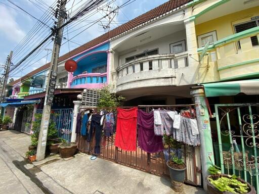 68 Sqm., 1 Bed, 1 Bath Townhouse listed for ฿ 950,000.