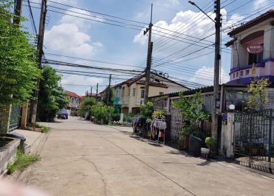 80 Sqm., 2 Beds, 2 Baths Townhouse listed for ฿ 1,093,000.