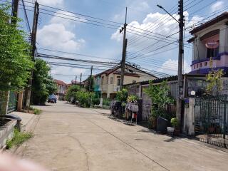 80 Sqm., 2 Beds, 2 Baths Townhouse listed for ฿ 1,093,000.