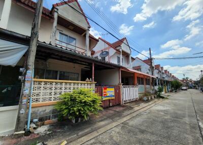 72 Sqm., 1 Bed, 1 Bath Townhouse listed for ฿ 1,093,000.