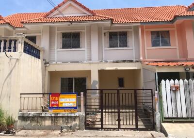 72 Sqm., 3 Beds, 2 Baths Townhouse listed for ฿ 1,093,000.
