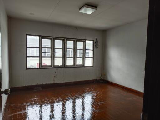 80 Sqm., 1 Bed, 1 Bath Townhouse listed for ฿ 1,045,000.