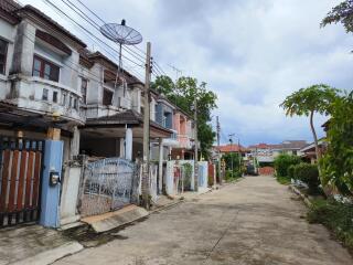 80 Sqm., 1 Bed, 1 Bath Townhouse listed for ฿ 1,045,000.