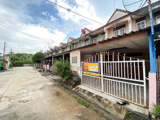 80 Sqm., 2 Beds, 2 Baths Townhouse listed for ฿ 1,045,000.