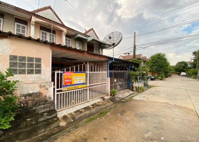 80 Sqm., 2 Beds, 2 Baths Townhouse listed for ฿ 1,045,000.