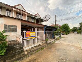 80 Sqm., 2 Beds, 2 Baths Townhouse listed for ฿ 1,045,000.