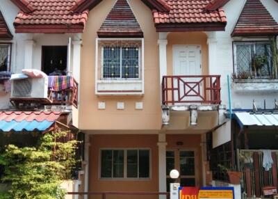 64 Sqm., 2 Beds, 2 Baths Townhouse listed for ฿ 900,000.