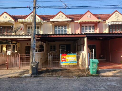 80 Sqm., 2 Beds, 2 Baths Townhouse listed for ฿ 1,045,000.