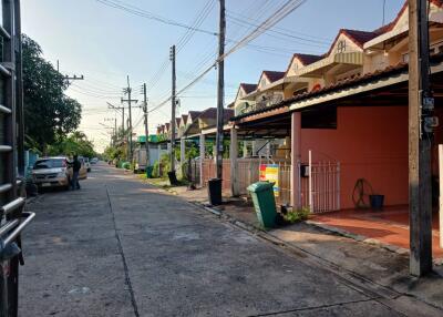 80 Sqm., 2 Beds, 2 Baths Townhouse listed for ฿ 1,045,000.