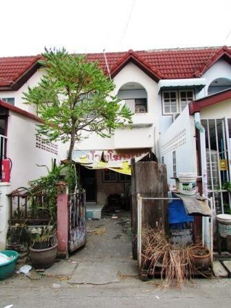 69 Sqm., 2 Beds, 2 Baths Townhouse listed for ฿ 1,045,000.