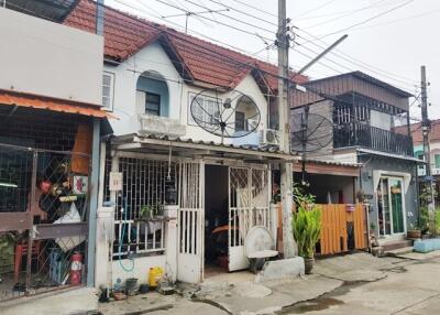 64 Sqm., 2 Beds, 1 Bath Townhouse listed for ฿ 1,155,000.