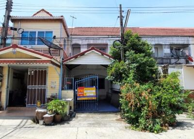 68 Sqm., 1 Bed, 1 Bath Townhouse listed for ฿ 920,000.