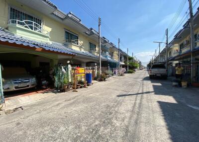 64 Sqm., 1 Bed, 1 Bath Townhouse listed for ฿ 1,045,000.