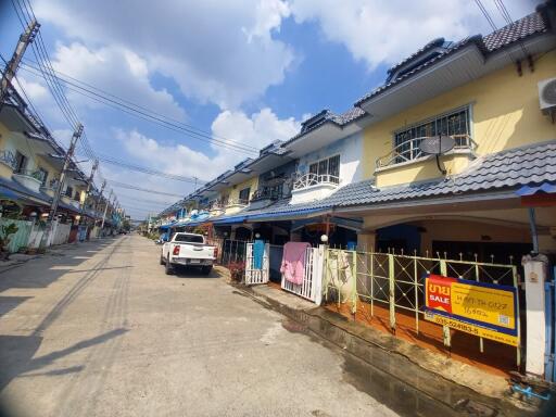 64 Sqm., 1 Bed, 1 Bath Townhouse listed for ฿ 1,045,000.