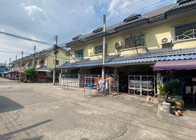 64 Sqm., 3 Beds, 2 Baths Townhouse listed for ฿ 1,045,000.