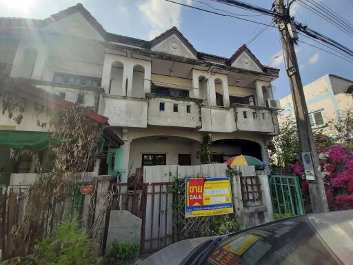 64 Sqm., 2 Beds, 2 Baths Townhouse listed for ฿ 1,045,000.