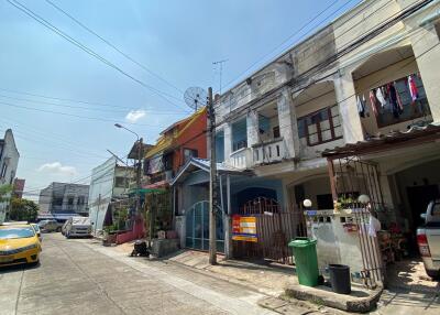 80 Sqm., 2 Beds, 2 Baths Townhouse listed for ฿ 1,155,000.