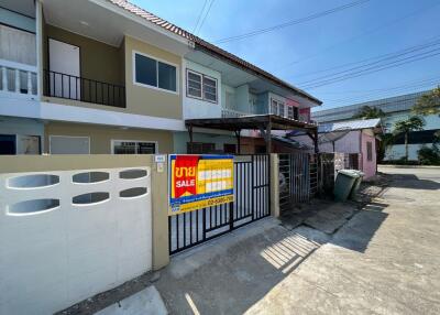 64 Sqm., 2 Beds, 2 Baths Townhouse listed for ฿ 920,000.