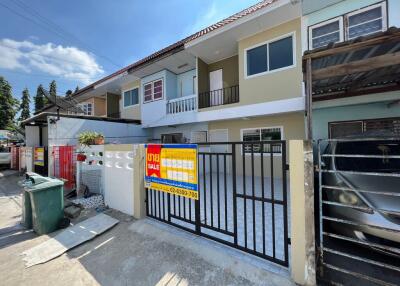 64 Sqm., 2 Beds, 2 Baths Townhouse listed for ฿ 920,000.