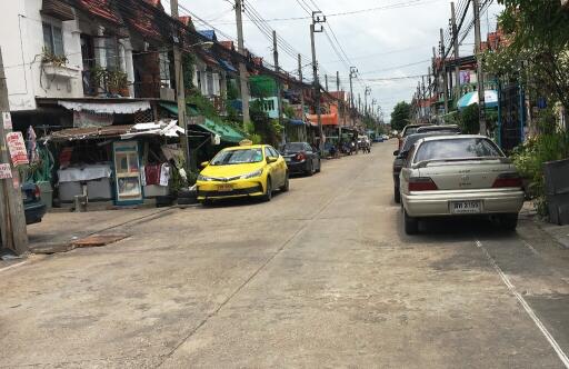 68 Sqm., 2 Beds, 2 Baths Townhouse listed for ฿ 998,000.