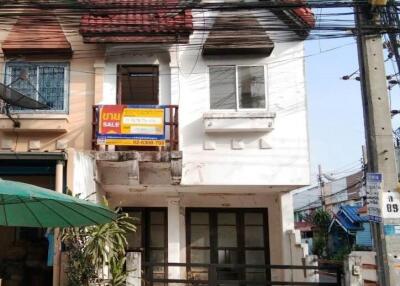 68 Sqm., 2 Beds, 2 Baths Townhouse listed for ฿ 998,000.