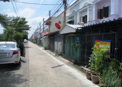 67 Sqm., 1 Bed, 1 Bath Townhouse listed for ฿ 998,000.