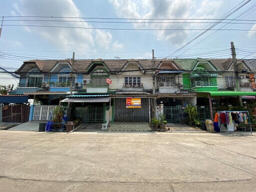 64 Sqm., 3 Beds, 2 Baths Townhouse listed for ฿ 998,000.